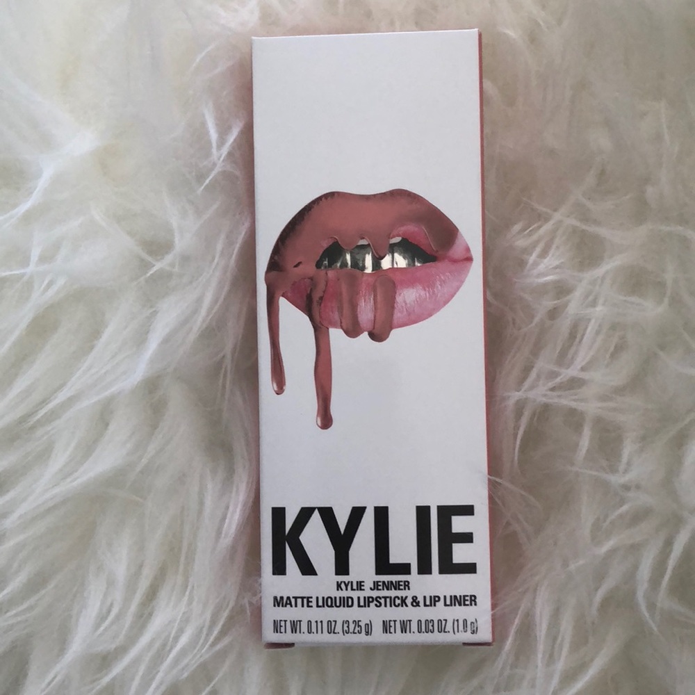 ✨NWT Kylie Lip Kit in One Wish✨
